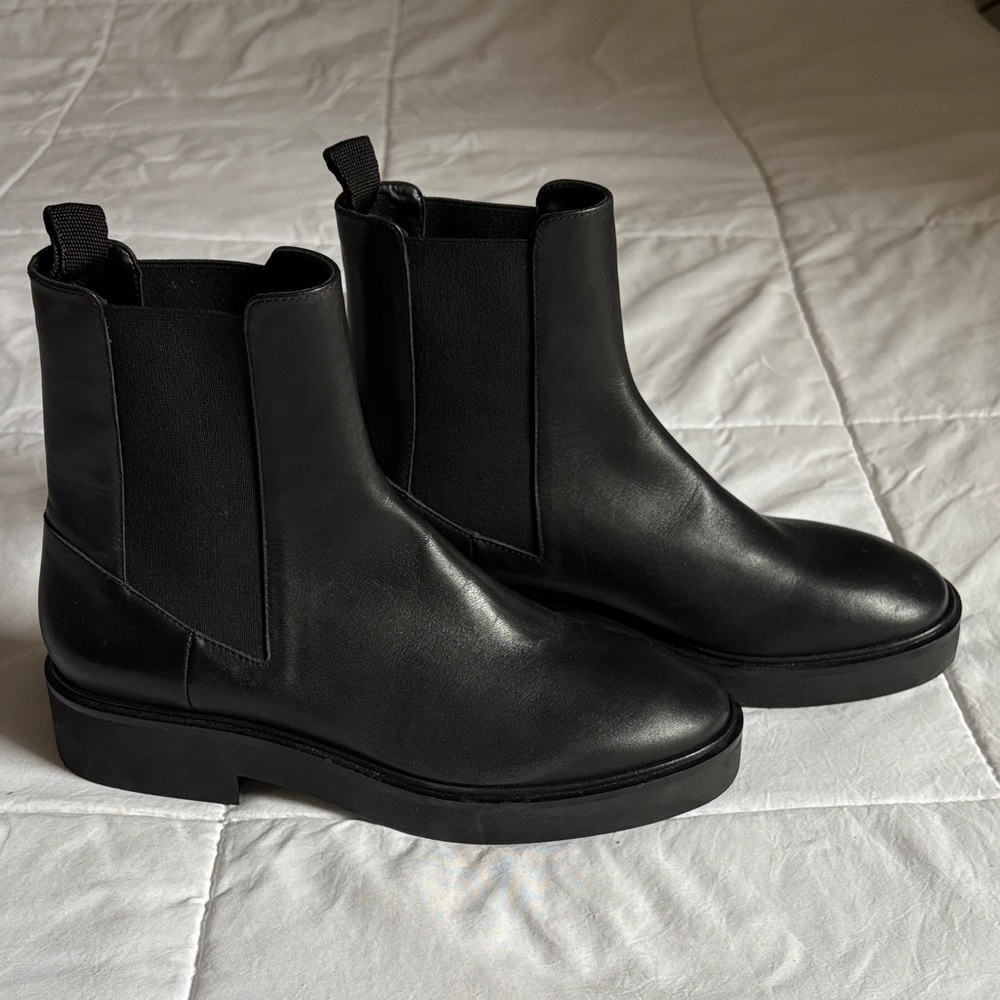 Stuart Weitzman Black Ankle Chelsea Boots Sz 7